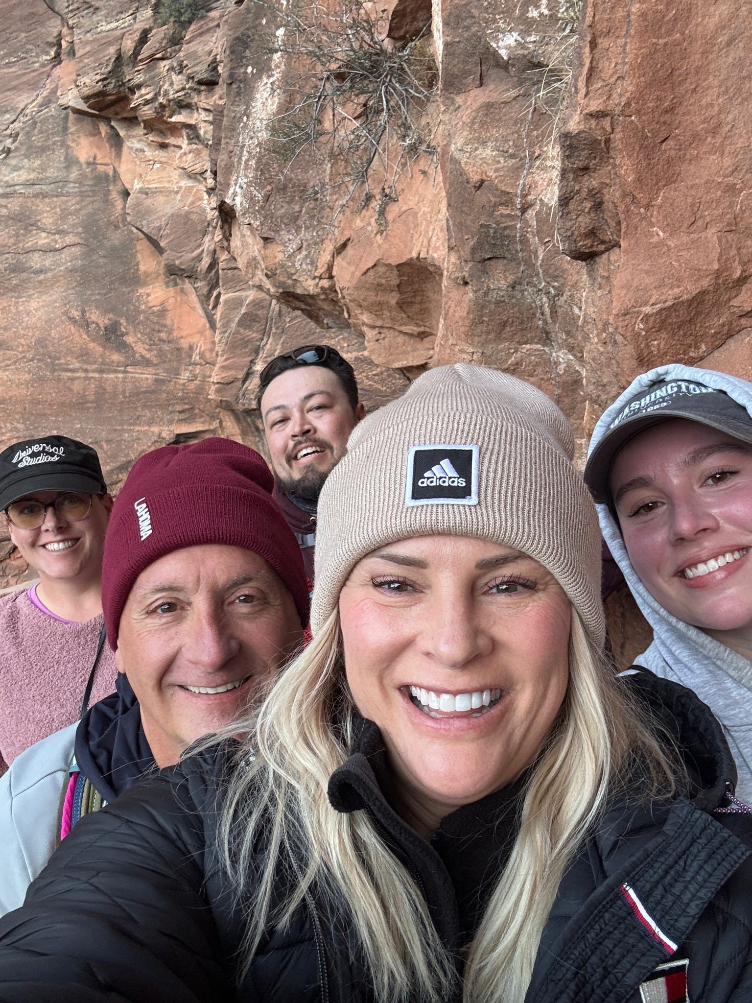 Group community healing experience at The Bridge Health Recovery Center, New Harmony Utah — 21-day wellness retreat